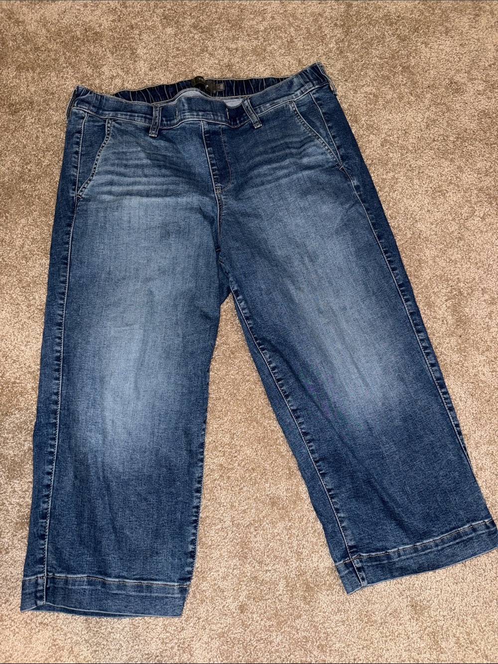 torrid Dark Wash Weekend Wide Leg Crop Super Soft Stretch Denim Capri Jeans